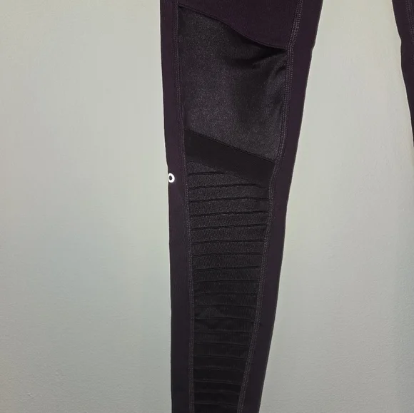 ALO Leggings Moto - Picture 6 of 11